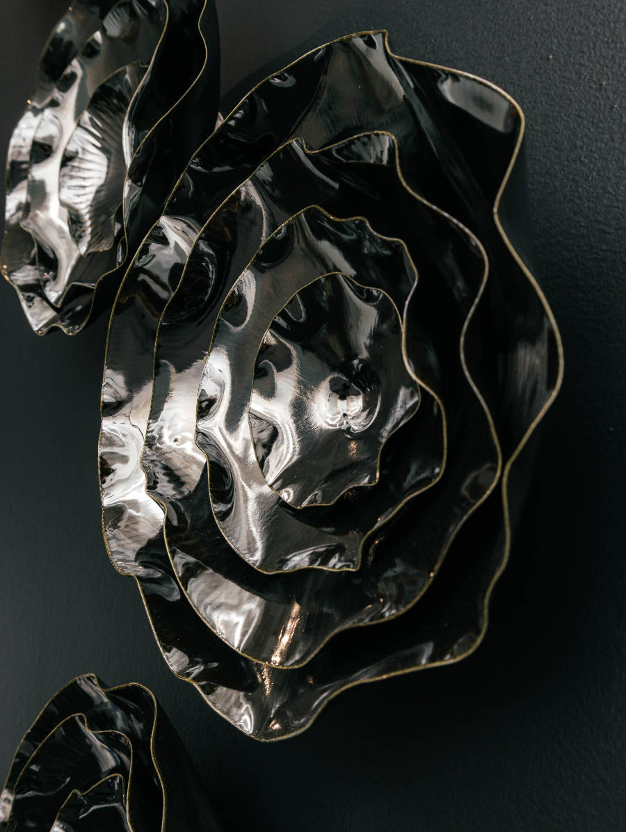 Details of The Stillness of Motion by Lucrecia Waggoner | Porcelain Artist